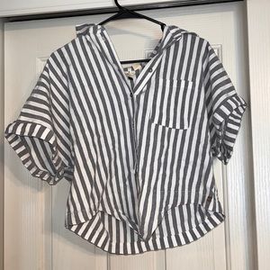 Roxy cropped t shirt size small